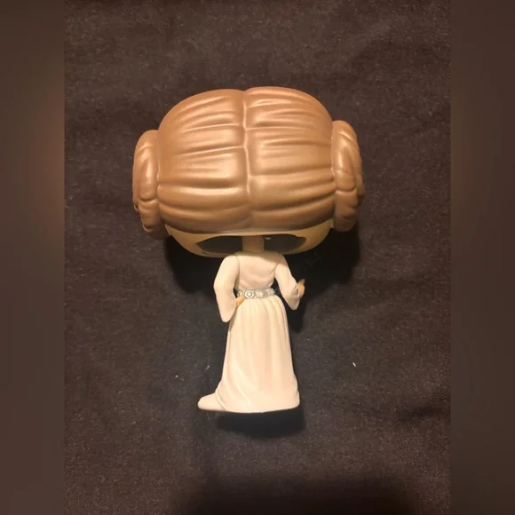 Funko Pop #595 Star Wars- Princess Leia Organa - Picture 2 of 3